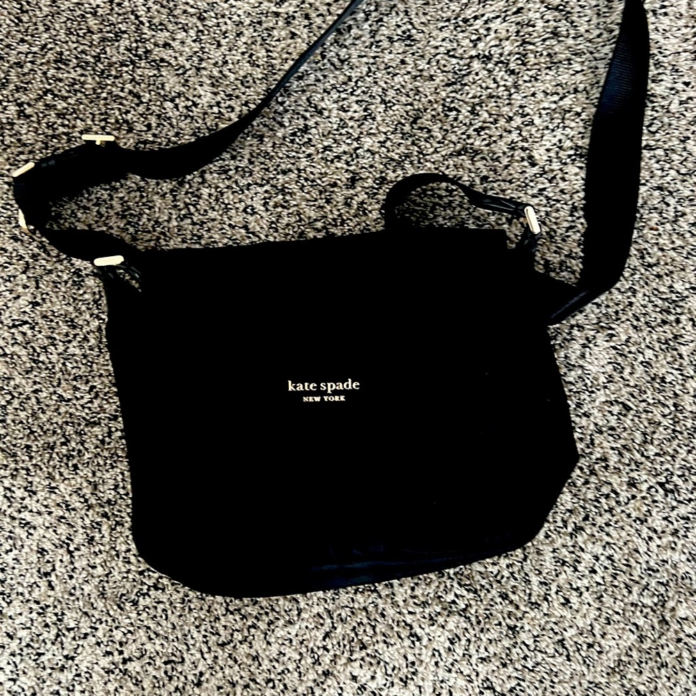 Kate Spade Crossbody, lots of pockets!Vinyl